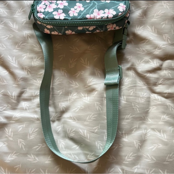 Fighting Eel Hawai’i brand Sage Sakura print side or waist bag - Picture 3 of 8